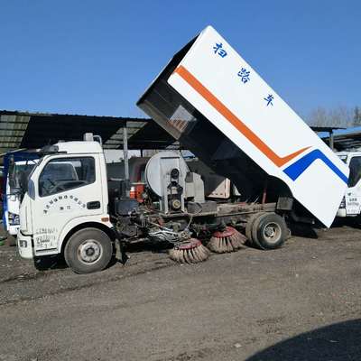 東風(fēng)道路掃路車 現(xiàn)代城市環(huán)衛(wèi)的清潔衛(wèi)士